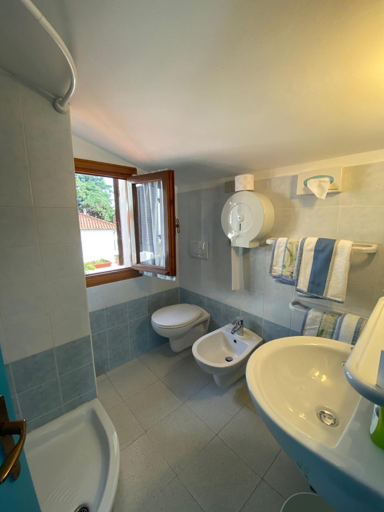 Albergo La Pineta Marina dʼMarina dʼAndora Quarto foto