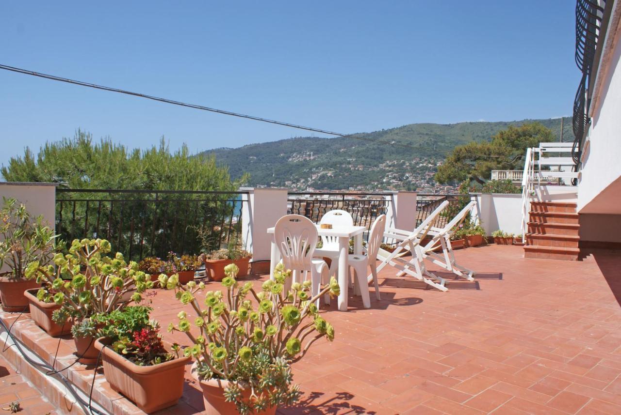 Albergo La Pineta Marina dʼMarina dʼAndora Exterior foto